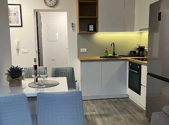 Apartment Ante's Split